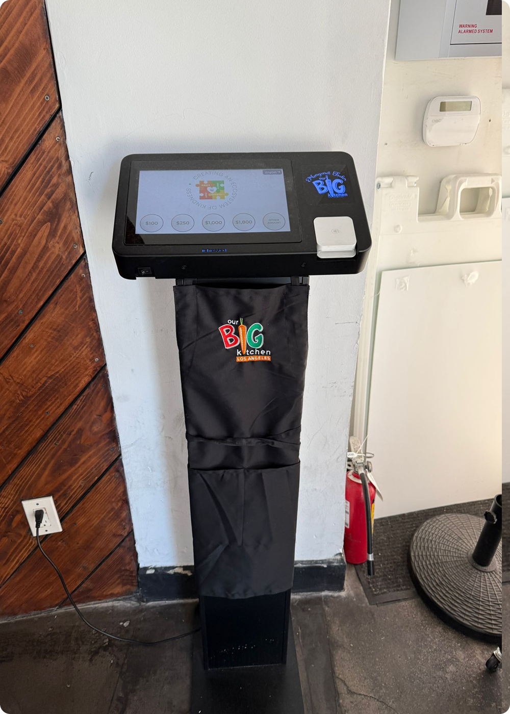 iChessed donación quiosco del soporte de montaje